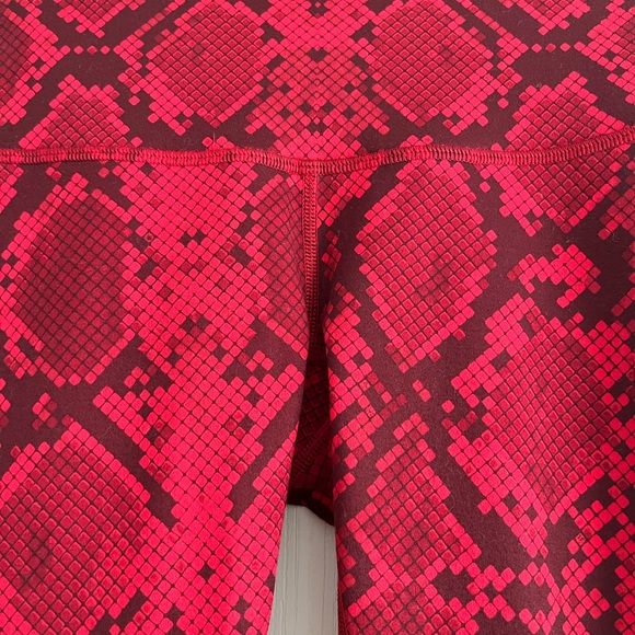 Lululemon wunder under hi-rise ziggysnake print. Color: Ride tide cranberry - Picture 13 of 16